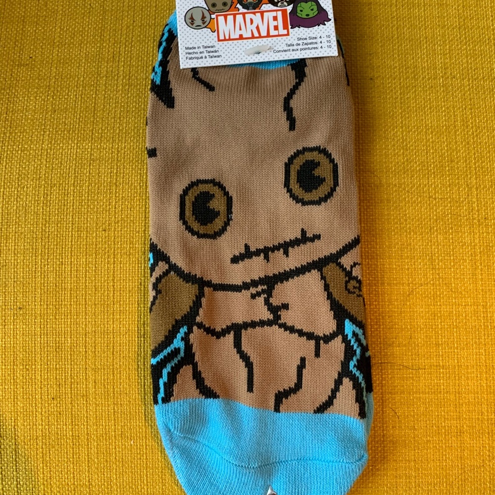 Marvel’s Groot socks (no show)